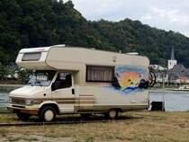 FIAT-Wohnmobil am Rheinufer bei St.Goarshausen; 120829