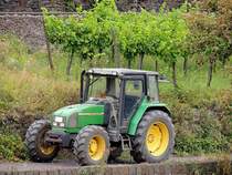 JOHN-DEERE 3400 in den Alkener Weinbergen; 120828