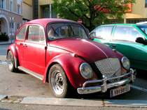 Die Morgensonne bestrahlt einen alten K�fer im Stadtgebiet von RIED i.I.; 080615