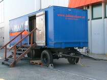 WC-Anh�nger welcher von Festveranstaltung zu Festveranstaltung herum gekarrt wird, hier anl�sslich der CocaCola-Kronenzeitung Fantour in Ried i.I.; 080615