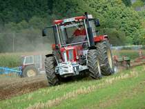 Feldbearbeitung mit einer Scheibenegge beim Schlütertreffen am Kirchheimer See, September 2012