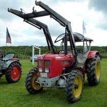 Schlüter Super 650 mit Frontlader steht beim Schlütertreffen am Kirchheimer See, September 2012