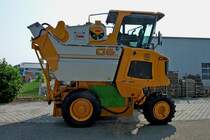 GreGoire G6.210, Traubenvollerntemaschine aus Frankreich, 4-Zyl.Deutz-Diesel-Motor mit 4000ccm und 100PS, Baujahr 2012, Sept.2012 