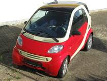 eine schne Smart ... Limousine aus ungewhnlicher Perspektive konnte ich in Grevesmhlen fotografieren [09.09.2012]