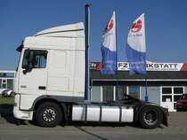 Sattelzugmaschine DAF 105.460 XF aus der Hansestadt Lbeck (HL), Grevesmhlen [09.09.2012]