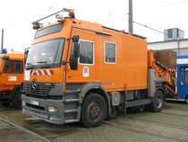 Turmwagen MB 1828 Atego, Nr 437 der  RSAG  in Rostock anllich 130 Jahre Strba in Rostock [27.08.2011] 