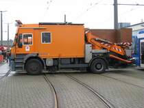 Turmwagen MB 1828 Atego, Nr 437 der  RSAG  in Rostock anllich 130 Jahre Strba in Rostock [27.08.2011]
