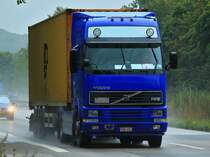 Volvo FH12 Sattelzug am 11.09.2012 auf der A4 kurz vor der Niederlndischen Grenze. 