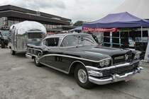 Buick Century mit Airstream-Wohnwagen, US-Car-Show Grefrath 2011-08-21