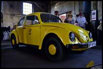 Ein VW-Kfer der deutschen Bundespost ausgestellt im Bahnpark Augsburg. Das Foto entstand beim 30 Jhrigen Jubilum der IGE Bahntouristik am 9. September 2012.