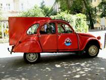 Eine rote Ente in berlin, Juni 2008