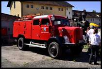 Ein altes Feuerwehrfahrzeug der freiwilligen Feuerwehr Stadt Haunstetten des Herstellers Mercedes beim 30 Jhrigen Jubilum der IGE Bahntouristik. Gesehen am 9. September 2012 im Bahnpark Augsburg.