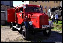 Ein altes Feuerwehrfahrzeug der freiwilligen Feuerwehr Stadt Haunstetten des Herstellers Mercedes beim 30 Jhrigen Jubilum der IGE Bahntouristik. Gesehen am 9. September 2012 im Bahnpark Augsburg.