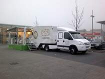 IVECO Sattelzug, am E-Center in Lehrte, am 22.11.2012.