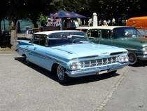 Old Car Festival Aarburg - Hellblauer Chevrolet Impala zu Besuch in Aarburg am 08.09.2012