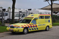 Krankentransportwagen Volvo V70 Aufbau De Graaf der Feuerwehr Hoogstraten, Aufnahme am 27.08.2011