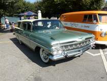 Old Car Festival Aarburg - Grn - Weisser Kombi Chevrolet Parkwood zu Besuch in Aarburg am 08.09.2012