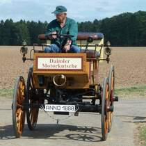 ein Nachbau der Daimler Motorkutsche unterwegs am Baiersrder Hof, August 2012