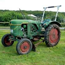 Deutz mit Winterausstattung steht beim Schlütertreffen am Kirchheimer See im September 2012