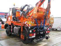 Detailaufnahme der Zugmaschine-Gertetrger MB U 400 -Unimog- der  RSAG  anllich 130 Jahre Strba in Rostock [27.08.2011] 
