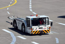 Schopf Flugzeugschlepper am Flughafen Kln-Bonn - 12.08.2012