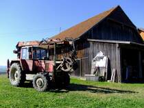 STEYR 8140 wird mit aufgebautem HIAB-Kran und Greifzange noch fr Rundholzarbeiten herangezogen; 120819