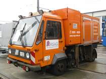 Zweiwegeschleifmaschine Multicar ...., Nr 440 der  RSAG  in Rostock anllich 130 Jahre Strba in Rostock [27.08.2011]
