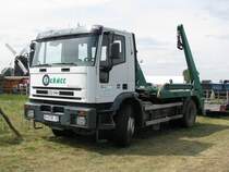 Absetzcontainerfahrzeug IVECO ... -EuroTech- aus dem Landkreis Gstrow (G) beim 16. Oldtimer- und Traktorentreffen, Alt Schwerin/Meckl. [08.08.2009]

