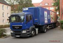 MAN TGS 18.320 bringt gerade ALDIe schnen Sachen, Rostock 11.9.2012