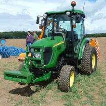 John Deere 4520 ist einer der jngsten beim Oldtimertreffen am Baiersrder Hof, August 2012