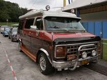 Mit vielen LEDs verziert ist der Chevrolet Van  Illuminator , US-Car-Show Grefrath 2011-08-21 