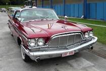 Desoto Adventurer, Baujahr 1960, 8 Zylinder, 6.3 l Hubraum, 227 kW (305 hp), knapp 2 Tonnen schwer und  nur  185 km/h schnell. US-Car-Show Grefrath 2011-08-21 