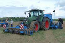 Fendt 818 zeigt mit Lemken-Anbaugerten neue Feldbestellungstechnik bei der Oldtimerausstellung am Baiersrder Hof, August 2012