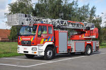 Drehleiter MAN LE 280 B Aufbau Magirus DLK 23-12 GL CS der Feuerwehr Brecht, Aufnahme am 27.08.2011
