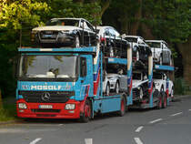 MB Actros MP2 Autotransporter von  Mosolf  beladen mit neuen Audis abgestellt in Nrnberg, 12.07.2012