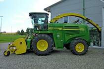 John Deere 7350i, selbstfahrender Feldhcksler mit 6-Zyl.Diesel, 13500ccm und 625PS, Aug.2012