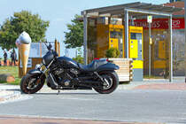 Als die Harley vorfuhr bebte der Boden und jeden Augenblick dachte man, der Kassenautomat spuckt vor Schreck die Mnzen aus. - 16.09.2012
