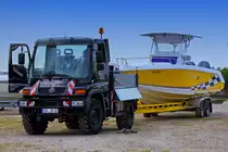 Nach Ende des Ueckerm�nder Speedbootrennens vom 13.-16. Sep. 2012 wird das  Gespann  f�r die R�ckfahrt vorbereitet.