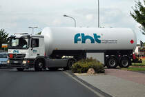 MB Actros 1841 mit Flssiggas-Tanksattel  FHT  in Euskirchen - 22.08.2012