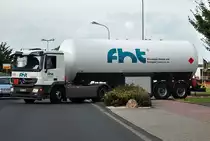 MB Actros 1841 mit Fl�ssiggas-Tanksattel  FHT  in Euskirchen - 22.08.2012