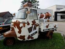 Piaggio-APE steht beim Beschriftungszentrum Ried zur Abholung bereit; 120916