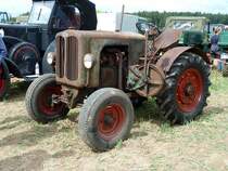 Zettelmeyer, Bj. 1949, in  Originallackierung  steht im August 2012 am Baiersrder Hof