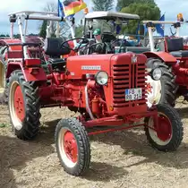 IHC 214 steht am Baiersr�der Hof anl. Oldtimeraustellung im August 2012