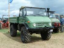 einer von vielen: Unimog steht am Baiersrder Hof im August 2012