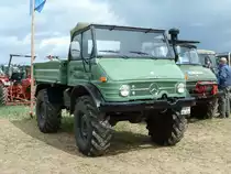 einer von vielen: Unimog steht am Baiersr�der Hof im August 2012