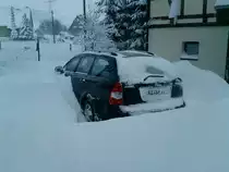 Mein Daewoo Nubira Kombi, eingeschneit im erzgebirgischen Winter 2011...
