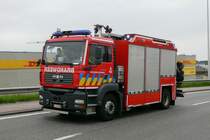 Rstwagen-Kran MAN TGA 18.360 Aufbau Somati der BF Antwerpen, beim Umzug in die neue Hauptfeuerwache, Aufnahme am 06.05.2009