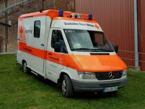 MB Sprinter der DRK OV Bruchkbel steht einsatzbereit am Baiersrder Hof, August 2012