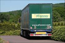 L�nderkennzeichen E (Espania), Tschechische Nummernschilder (CZ), Werbung f�r den Fruchtsafthersteller Pfanner aus Lauterbach/�sterreich. Eigent�mer ist die Salzburger Spedition LKW AUGUSTIN. (10.05.2008)