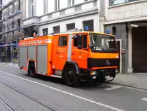 Tankl�schfahrzeug Mercedes-Benz 1124F Aufbau Vanassche der BF Antwerpen, aufgenommen 02.09.2006 am Wache Centraal (Kipdorp)